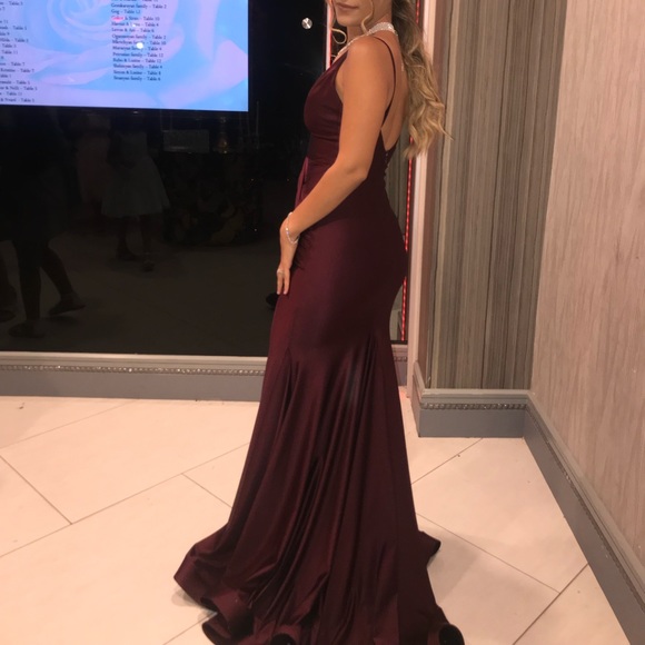 BEAUTIFUL GOWN - Picture 3 of 4